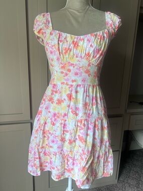 Hollister Women’s Pink Floral Pastel Tiered Summer Dress - Size Medium- Like New